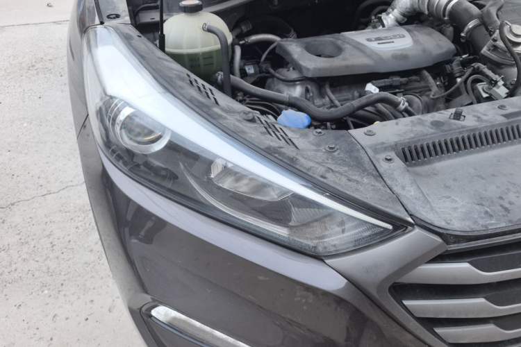 Used Hyundai Tucson 2015 1.6T Dual-Clutch Two-Wheel-Drive Leading Model Right Front Headlight