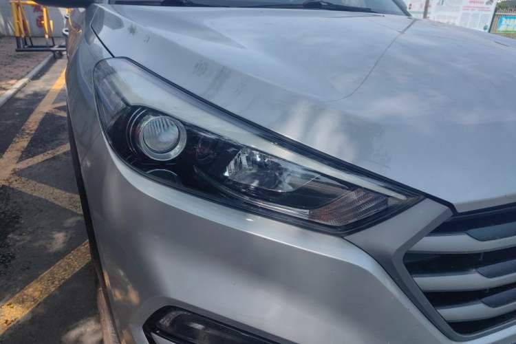 Used Hyundai Tucson 2015 1.6T Dual-Clutch Two-Wheel-Drive Smart Model Right Front Headlight