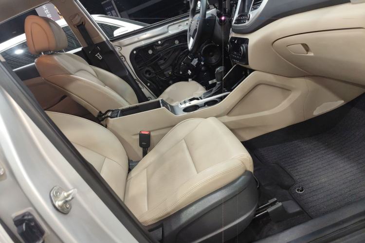 Used Hyundai Tucson 2015 1.6T Dual-Clutch Two-Wheel-Drive Smart Model Right Front Seat