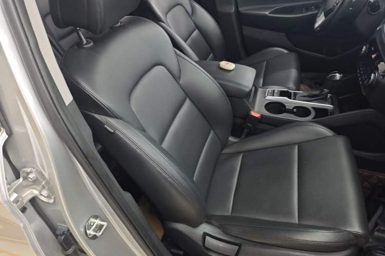 Used Hyundai Tucson 2015 1.6T Dual-Clutch Two-Wheel-Drive Smart Model Right Front Seat
