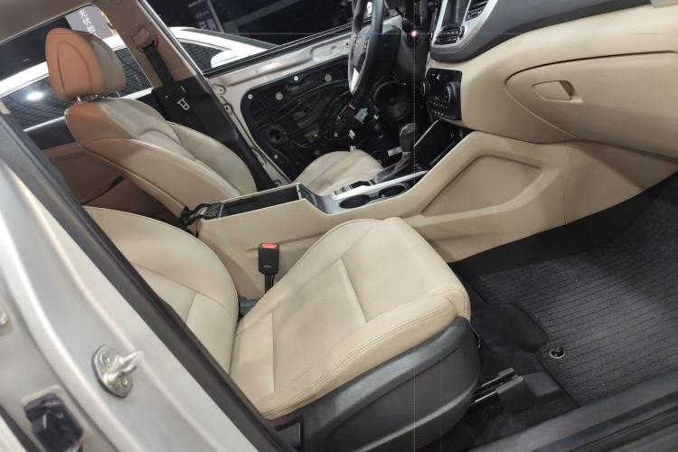 Used Hyundai Tucson 2015 1.6T Dual-Clutch Two-Wheel-Drive Smart Model Right Front Seat