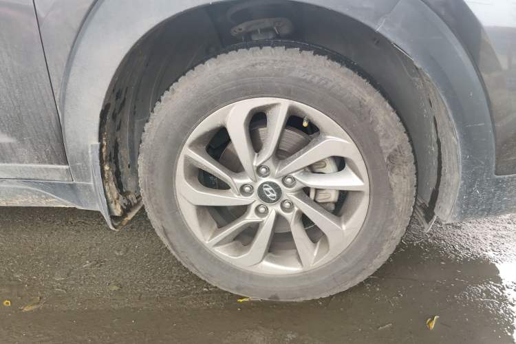 Used Hyundai Tucson 2015 1.6T Dual-Clutch Two-Wheel-Drive Leading Model Right Front Wheel Hub