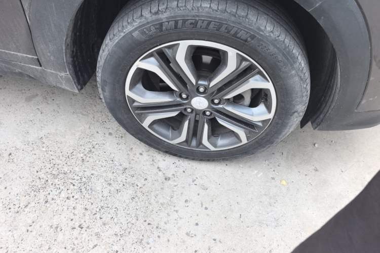 Used Hyundai Tucson 2015 1.6T Dual-Clutch Two-Wheel-Drive Leading Model Right Front Wheel Hub