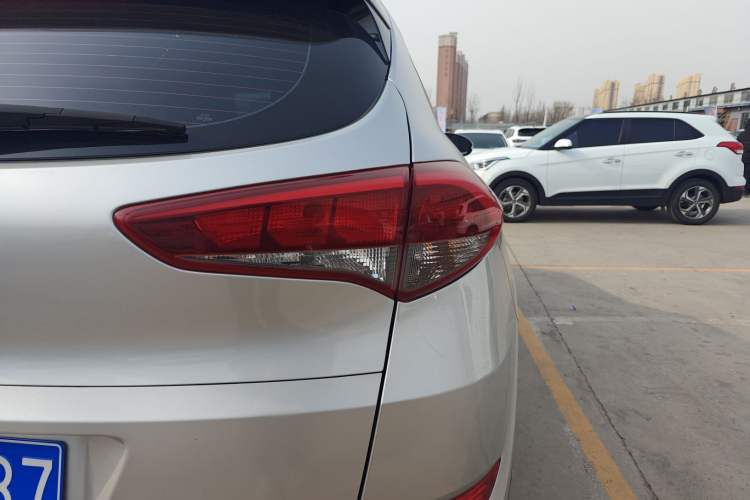 Used Hyundai Tucson 2015 1.6T Dual-Clutch Two-Wheel-Drive Smart Model Right Rear Taillight