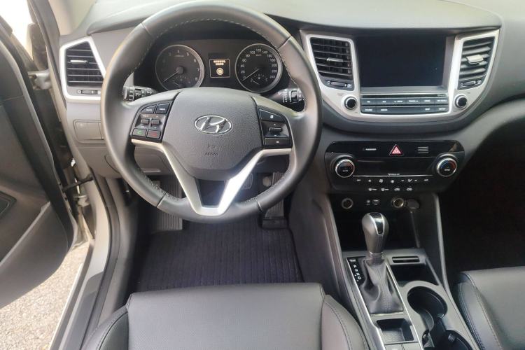 Used Hyundai Tucson 2015 1.6T Dual-Clutch Two-Wheel-Drive Smart Model Steering Wheel