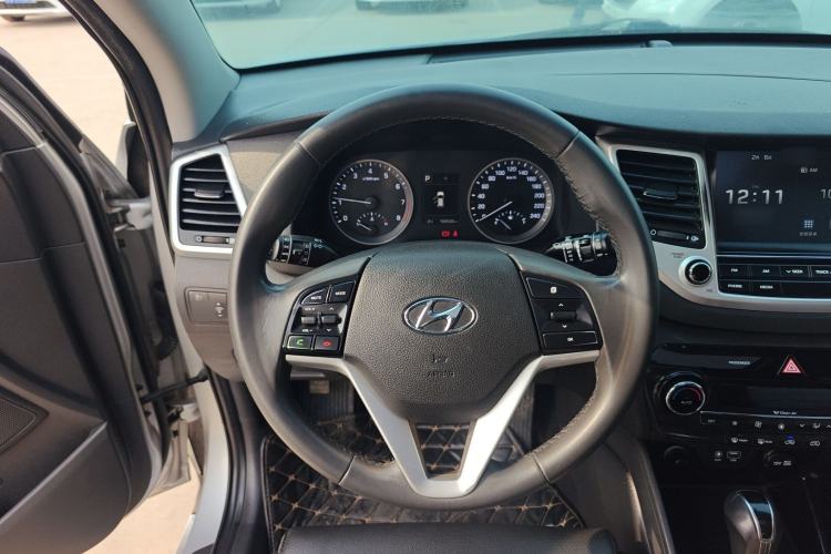 Used Hyundai Tucson 2015 1.6T Dual-Clutch Two-Wheel-Drive Smart Model Steering Wheel