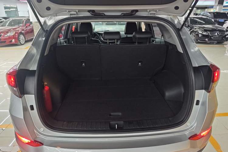Used Hyundai Tucson 2015 1.6T Dual-Clutch Two-Wheel-Drive Smart Model Trunk