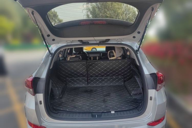 Used Hyundai Tucson 2015 1.6T Dual-Clutch Two-Wheel-Drive Smart Model Trunk