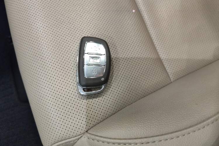 Used Hyundai Tucson 2015 1.6T Dual-Clutch Two-Wheel-Drive Smart Model Vehicle Key