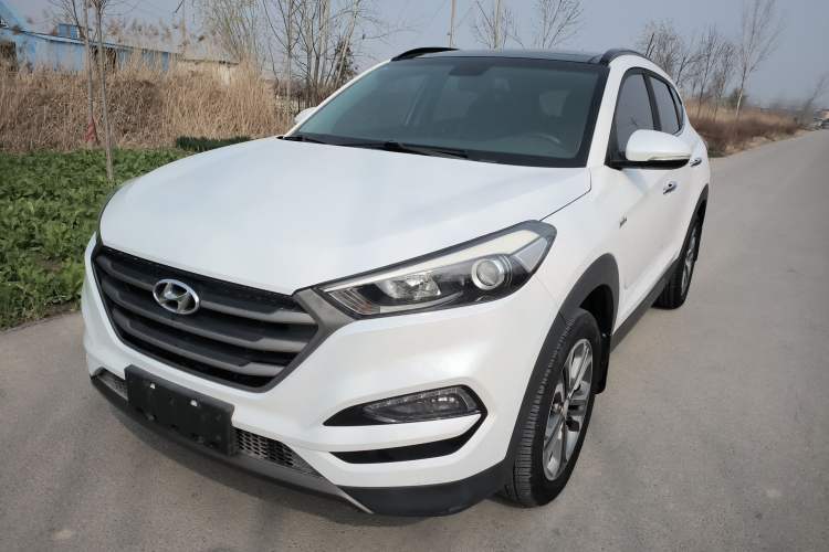 Used Hyundai Tucson 2015 1.6T Dual-Clutch Two-Wheel-Drive Leading Model Guazi used car, China used car export, Used car for sale, Used Hyundai cars, Cheapest cars for sale