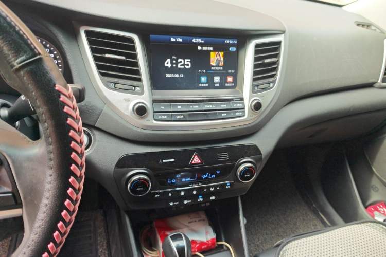 Used Hyundai Tucson 2015 1.6T Dual-Clutch Two-Wheel-Drive Smart Model Audio And AC Panel