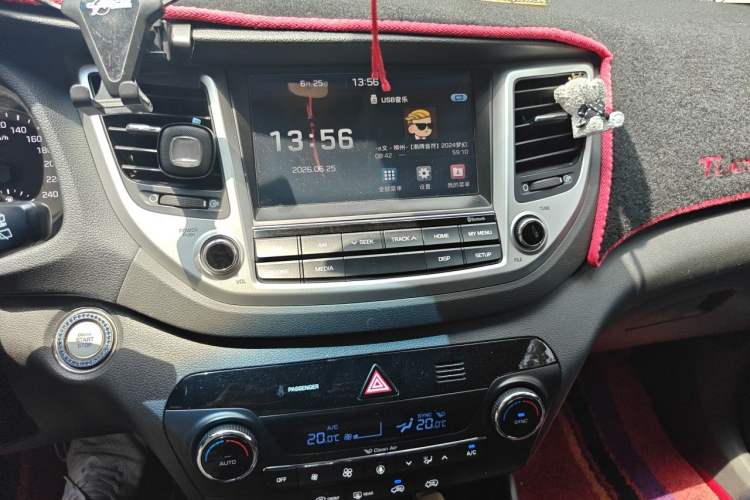 Used Hyundai Tucson 2015 1.6T Dual-Clutch Two-Wheel-Drive Leading Model Audio And AC Panel