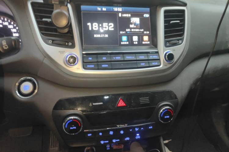 Used Hyundai Tucson 2015 1.6T Dual-Clutch Two-Wheel-Drive Smart Model Audio And AC Panel