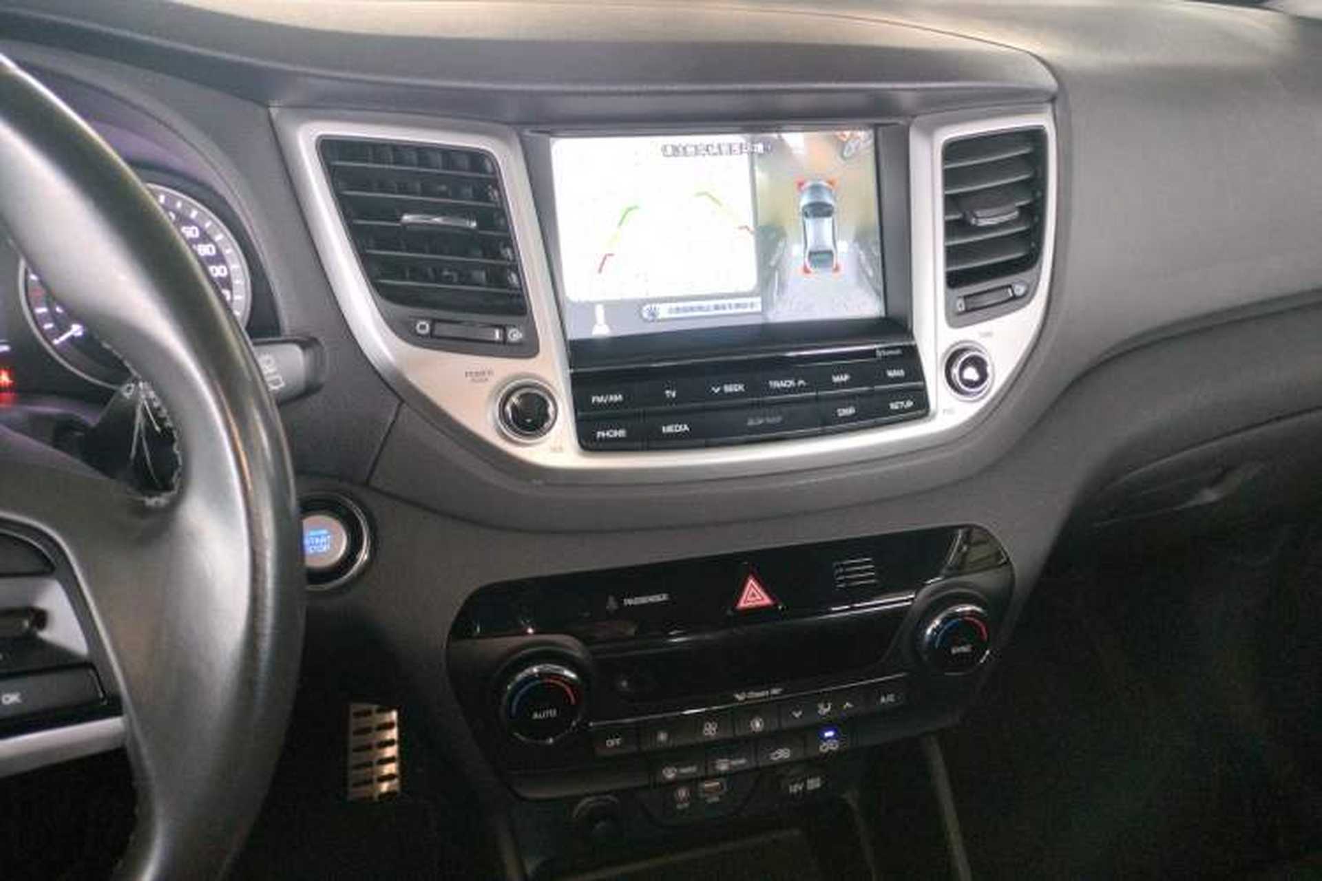 Used Hyundai Tucson 2015 1.6T Dual-Clutch All-Wheel-Drive Premium Model Audio And AC Panel