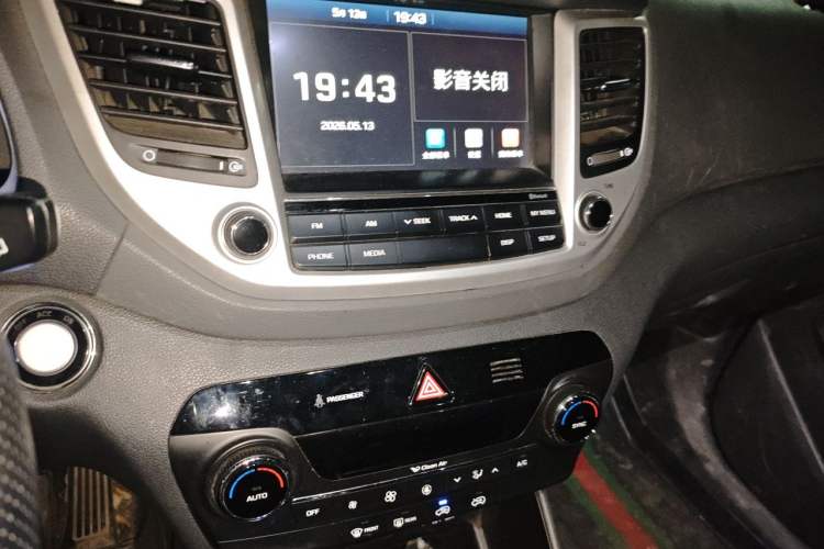 Used Hyundai Tucson 2015 1.6T Dual-Clutch Two-Wheel-Drive Smart Model Audio And AC Panel