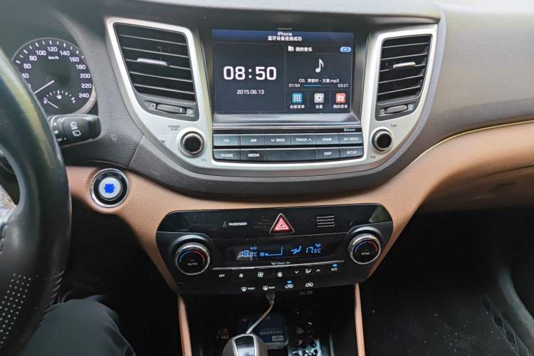 Used Hyundai Tucson 2015 1.6T Dual-Clutch Two-Wheel-Drive Smart Model Audio And AC Panel