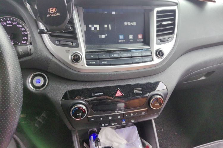 Used Hyundai Tucson 2015 1.6T Dual-Clutch Two-Wheel-Drive Smart Model Audio And AC Panel