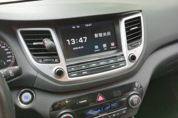 Used Hyundai Tucson 2015 1.6T Dual-Clutch Two-Wheel-Drive Smart Model Audio And AC Panel