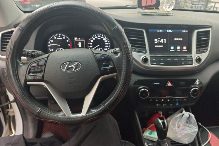 Used Hyundai Tucson 2015 1.6T Dual-Clutch Two-Wheel-Drive Smart Model Audio And AC Panel