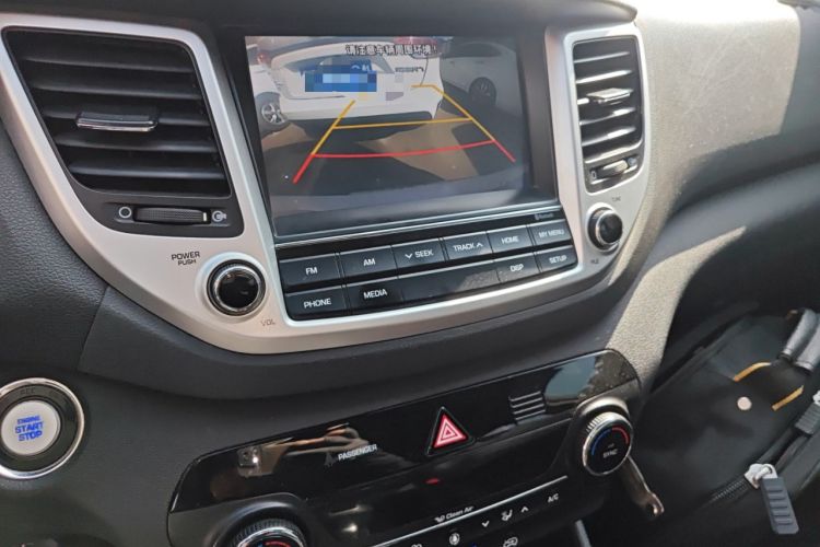 Used Hyundai Tucson 2015 1.6T Dual-Clutch Two-Wheel-Drive Smart Model Audio And AC Panel
