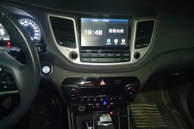 Used Hyundai Tucson 2015 1.6T Dual-Clutch Two-Wheel-Drive Smart Model Audio And AC Panel
