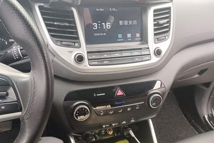 Used Hyundai Tucson 2015 2.0L Automatic Two-Wheel Drive Smart Version Audio And AC Panel