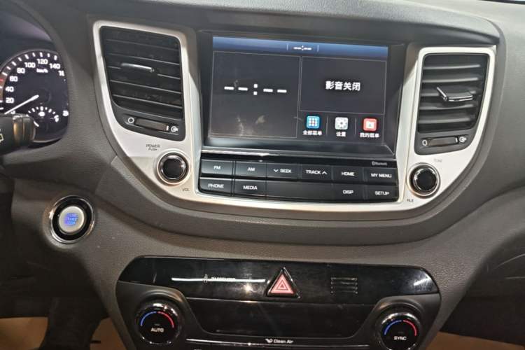 Used Hyundai Tucson 2015 1.6T Dual-Clutch Two-Wheel-Drive Smart Model Audio And AC Panel