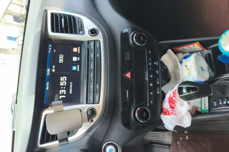 Used Hyundai Tucson 2015 1.6T Dual-Clutch Two-Wheel-Drive Smart Model Audio And AC Panel