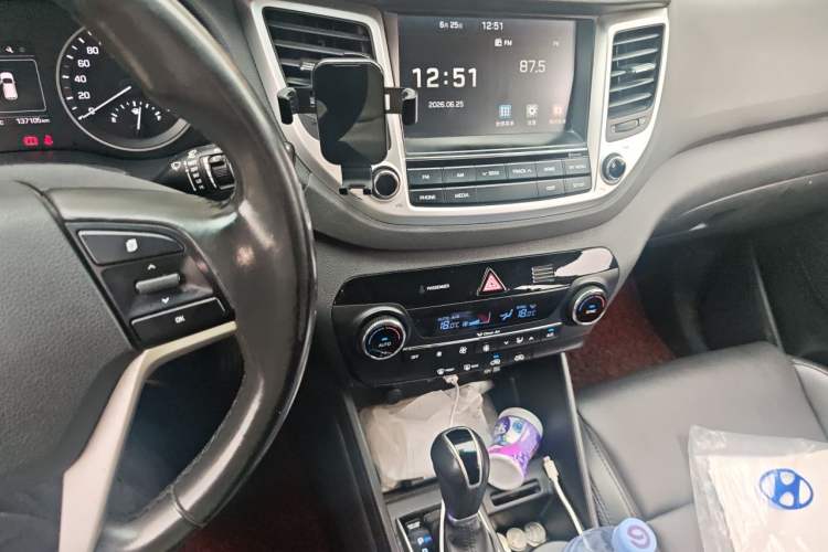 Used Hyundai Tucson 2015 1.6T Dual-Clutch Two-Wheel-Drive Leading Model Audio And AC Panel