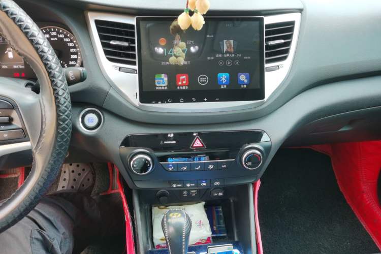 Used Hyundai Tucson 2015 2.0L Automatic Two-Wheel Drive Smart Version Audio And AC Panel