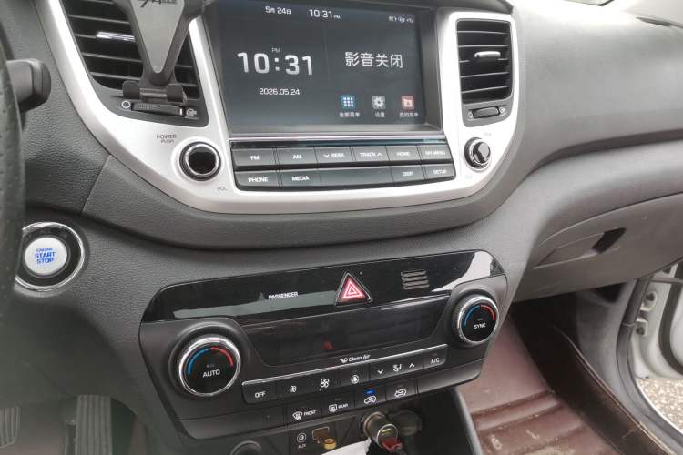 Used Hyundai Tucson 2015 1.6T Dual-Clutch Two-Wheel-Drive Smart Model Audio And AC Panel