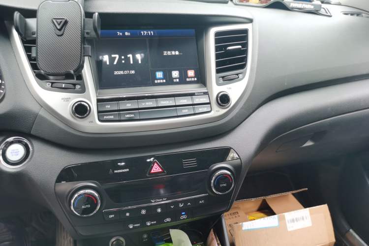 Used Hyundai Tucson 2015 1.6T Dual-Clutch Two-Wheel-Drive Smart Model Audio And AC Panel