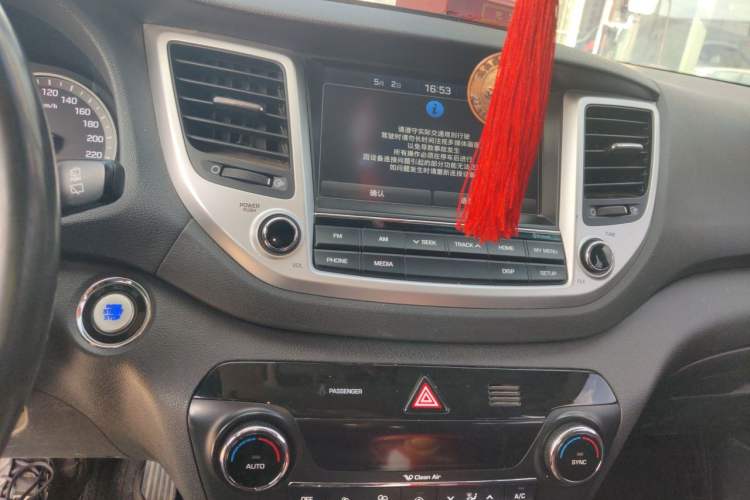 Used Hyundai Tucson 2015 1.6T Dual-Clutch Two-Wheel-Drive Smart Model Audio And AC Panel