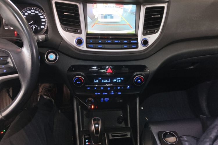 Used Hyundai Tucson 2015 1.6T Dual-Clutch Two-Wheel-Drive Smart Model Audio And AC Panel