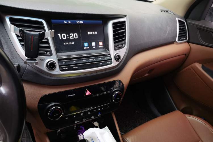 Used Hyundai Tucson 2015 1.6T Dual-Clutch Two-Wheel-Drive Smart Model Audio And AC Panel
