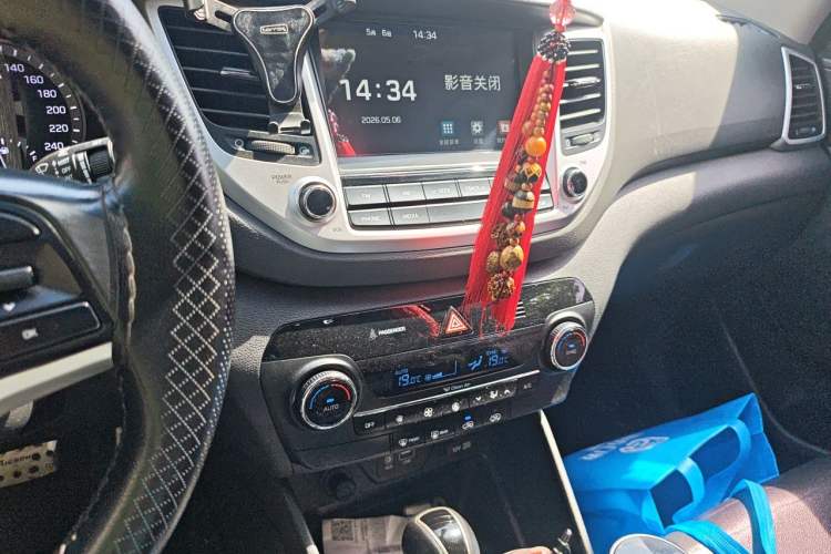 Used Hyundai Tucson 2015 1.6T Dual-Clutch Two-Wheel-Drive Smart Model Audio And AC Panel