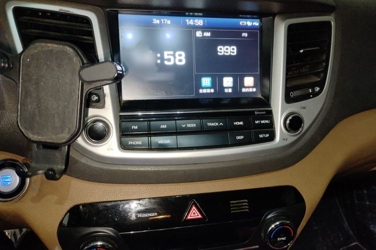 Used Hyundai Tucson 2015 1.6T Dual-Clutch Two-Wheel-Drive Smart Model Audio And AC Panel