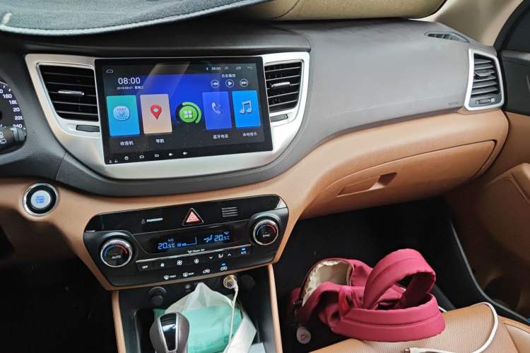Used Hyundai Tucson 2015 1.6T Dual-Clutch Two-Wheel-Drive Leading Model Audio And AC Panel