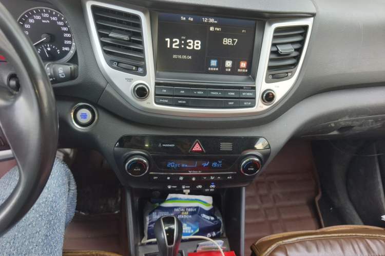 Used Hyundai Tucson 2015 1.6T Dual-Clutch Two-Wheel-Drive Smart Model Audio And AC Panel