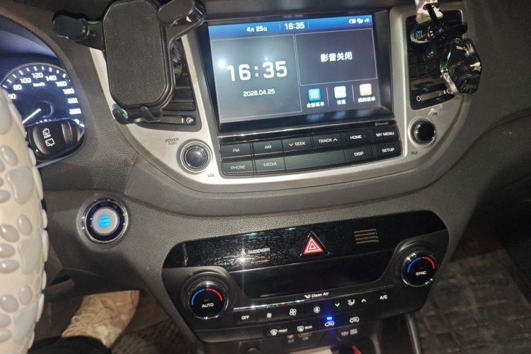 Used Hyundai Tucson 2015 1.6T Dual-Clutch Two-Wheel-Drive Smart Model Audio And AC Panel