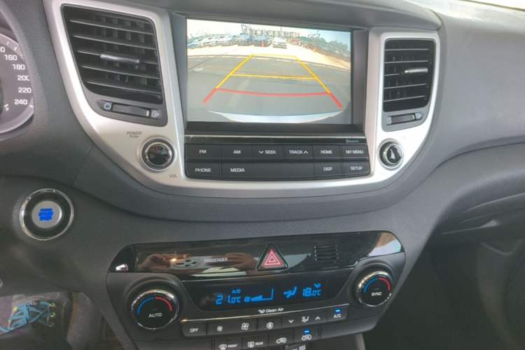 Used Hyundai Tucson 2015 1.6T Dual-Clutch Two-Wheel-Drive Smart Model Audio And AC Panel