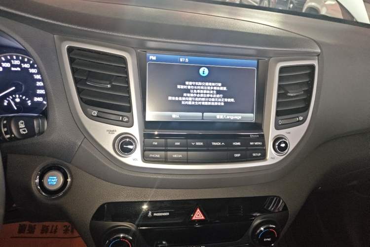 Used Hyundai Tucson 2015 1.6T Dual-Clutch Two-Wheel-Drive Smart Model Audio And AC Panel