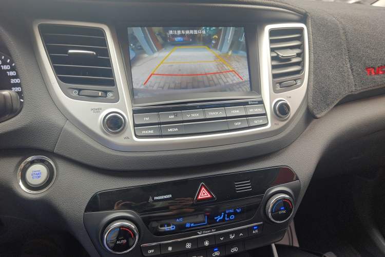Used Hyundai Tucson 2015 1.6T Dual-Clutch Two-Wheel-Drive Smart Model Audio And AC Panel