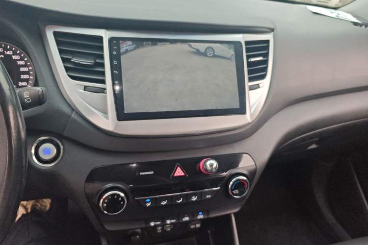Used Hyundai Tucson 2015 2.0L Automatic Two-Wheel Drive Smart Version Audio And AC Panel