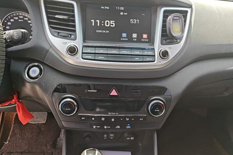 Used Hyundai Tucson 2015 1.6T Dual-Clutch Two-Wheel-Drive Smart Model Audio And AC Panel