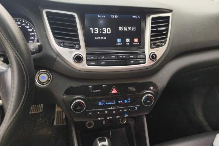 Used Hyundai Tucson 2015 1.6T Dual-Clutch Two-Wheel-Drive Smart Model Audio And AC Panel
