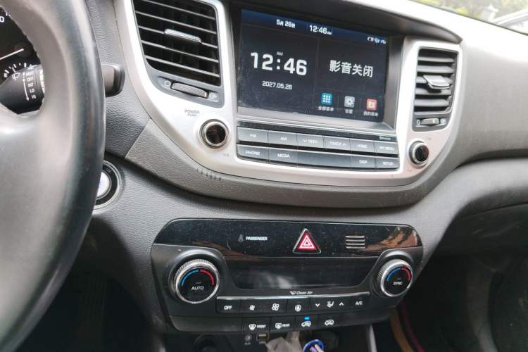 Used Hyundai Tucson 2015 1.6T Dual-Clutch Two-Wheel-Drive Smart Model Audio And AC Panel