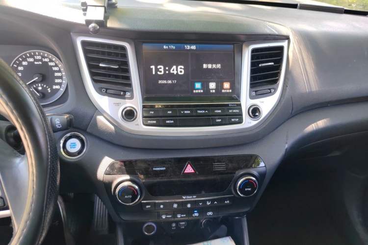 Used Hyundai Tucson 2015 1.6T Dual-Clutch Two-Wheel-Drive Smart Model Audio And AC Panel