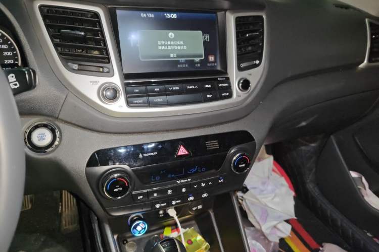 Used Hyundai Tucson 2015 1.6T Dual-Clutch Two-Wheel-Drive Smart Model Audio And AC Panel