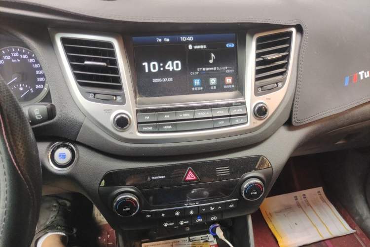 Used Hyundai Tucson 2015 1.6T Dual-Clutch Two-Wheel-Drive Smart Model Audio And AC Panel